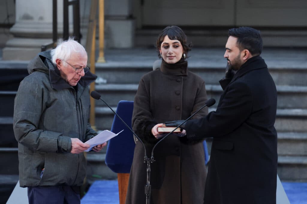 Centrist Democrats Unveil Economic Manifesto Amid Party Ideological Divide